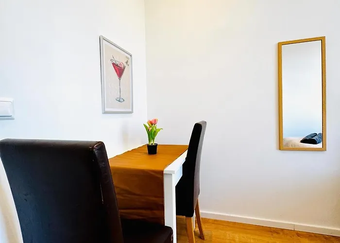 Comforatble 3br Near Kaufpark Alterlaa Daire